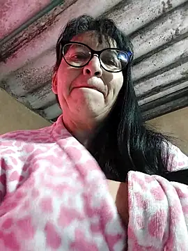 clarita 01 online show from 10-31-25, 11:00