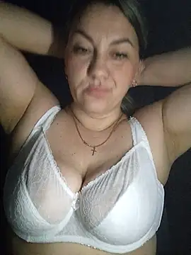 Snapshot of Ant0nina chatting on 12-17-25, 10:27 Ant0nina online show from 12-17-25, 10:27