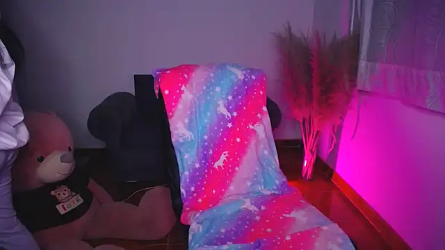 Snapshot of Alin_Aly chatting on 11-04-25, 11:15 Alin Aly online show from 11-04-25, 11:15