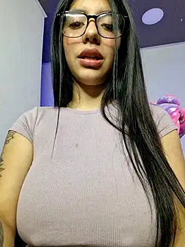 Snapshot of Alin_Aly chatting on 11-13-25, 04:28 Alin Aly online show from 11-13-25, 04:28