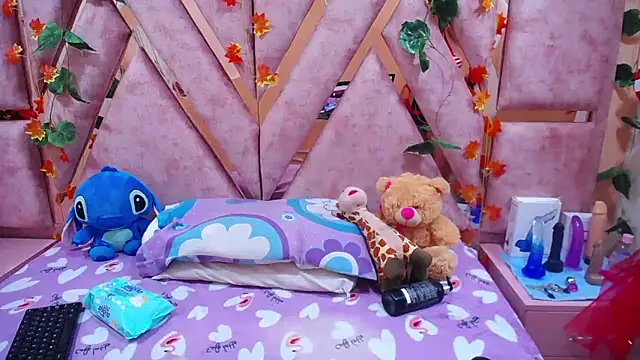 Snapshot of Emmily_Walker chatting on 12-18-24, 12:18 Emmily Walker online show from 12-18-24, 12:18