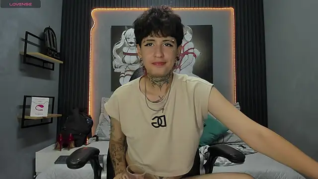 Snapshot of Ethan_lennox chatting on 10-22-25, 03:23 Ethan lennox online show from 10-22-25, 03:23