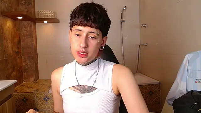 Snapshot of Ethan_lennox chatting on 11-14-25, 02:27 Ethan lennox online show from 11-14-25, 02:27