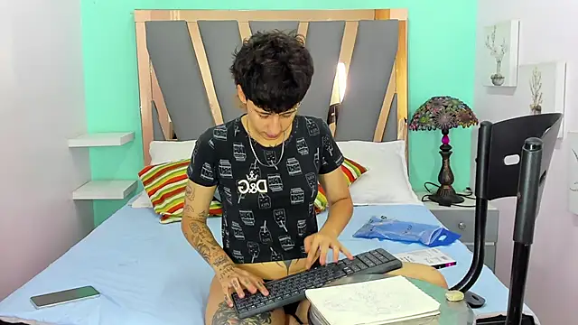 Snapshot of Ethan_lennox chatting on 12-02-25, 08:15 Ethan lennox online show from 12-02-25, 08:15