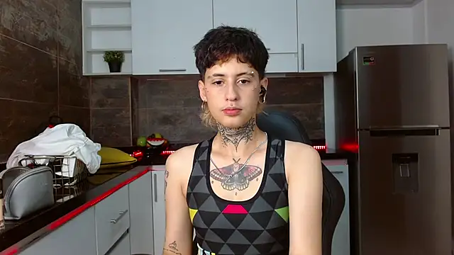 Snapshot of Ethan_lennox chatting on 12-14-25, 03:39 Ethan lennox online show from 12-14-25, 03:39