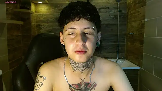 Snapshot of Ethan_lennox chatting on 03-04-26, 08:04 Ethan lennox online show from 03-04-26, 08:04