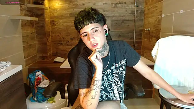 Snapshot of Ethan_lennox chatting on 03-05-26, 06:59 Ethan lennox online show from 03-05-26, 06:59