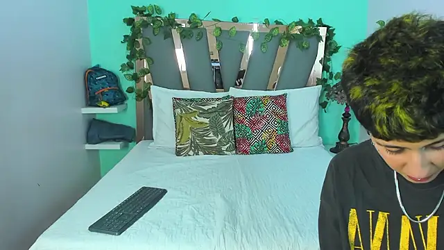 Snapshot of Ethan_lennox chatting on 03-11-26, 02:56 Ethan lennox online show from 03-11-26, 02:56