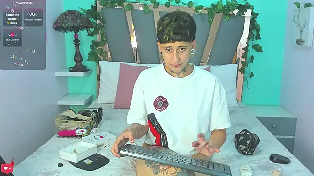 Snapshot of Ethan_lennox chatting on 03-19-26, 10:14 Ethan lennox online show from 03-19-26, 10:14