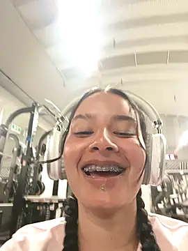 Snapshot of _vaness chatting on 12-30-24, 05:26  vaness online show from 12-30-24, 05:26