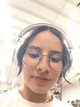 Snapshot of _vaness chatting on 01-15-25, 05:40  vaness online show from 01-15-25, 05:40