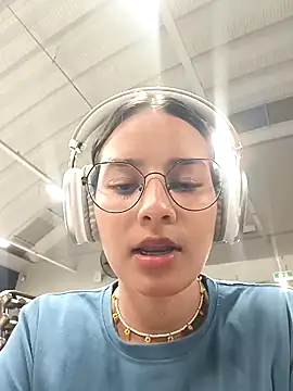 Snapshot of _vaness chatting on 01-29-25, 05:40  vaness online show from 01-29-25, 05:40