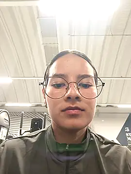 Snapshot of _vaness chatting on 02-15-25, 04:36  vaness online show from 02-15-25, 04:36