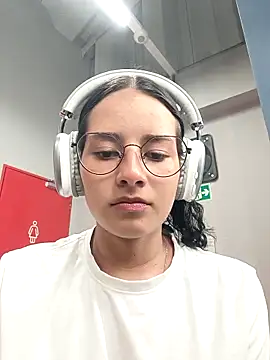 Snapshot of _vaness chatting on 03-04-25, 05:32  vaness online show from 03-04-25, 05:32