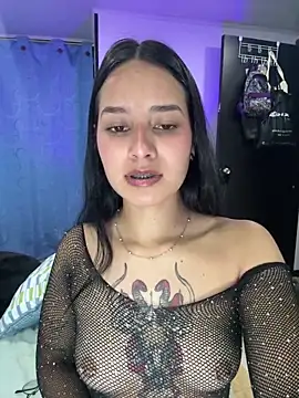 Snapshot of _vaness chatting on 10-10-25, 05:17  vaness online show from 10-10-25, 05:17