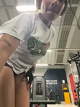 Snapshot of _vaness chatting on 10-29-25, 05:42  vaness online show from 10-29-25, 05:42