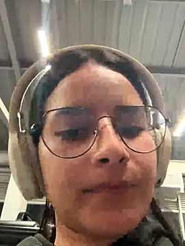 Snapshot of _vaness chatting on 11-25-25, 06:24 vaness online show from 11-25-25, 06:24