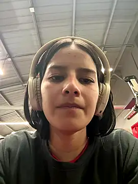 Snapshot of _vaness chatting on 12-02-25, 06:08 vaness online show from 12-02-25, 06:08