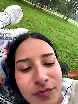 Snapshot of _vaness chatting on 12-17-25, 06:25 vaness online show from 12-17-25, 06:25