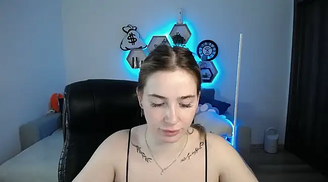 Snapshot of SabrinViolet chatting on 03-09-25, 09:13 SabrinViolet online show from 03-09-25, 09:13