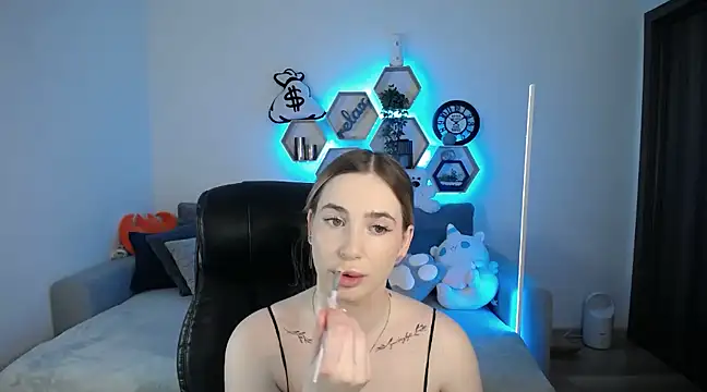 Snapshot of SabrinViolet chatting on 03-11-25, 09:13 SabrinViolet online show from 03-11-25, 09:13