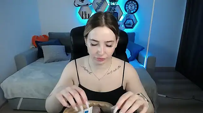 Snapshot of SabrinViolet chatting on 03-15-25, 09:09 SabrinViolet online show from 03-15-25, 09:09