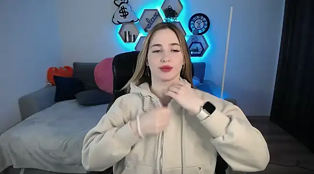 Snapshot of SabrinViolet chatting on 03-18-25, 09:09 SabrinViolet online show from 03-18-25, 09:09