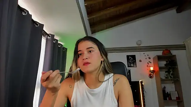 taniasweetxx online show from 12-06-24, 07:45