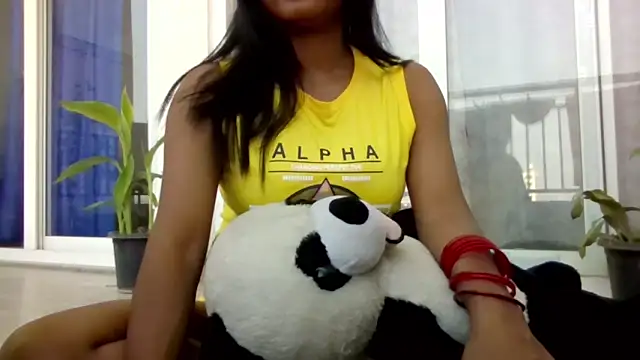 Snapshot of Queenhimanshi chatting on 10-17-25, 07:44 Queenhimanshi online show from 10-17-25, 07:44