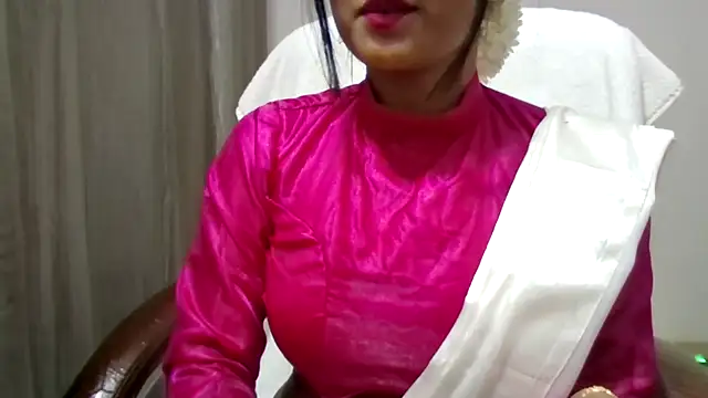 Snapshot of Queenhimanshi chatting on 11-19-25, 05:35 Queenhimanshi online show from 11-19-25, 05:35