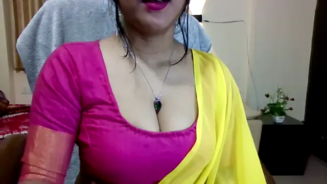 Snapshot of Queenhimanshi chatting on 02-09-26, 04:33 Queenhimanshi online show from 02-09-26, 04:33