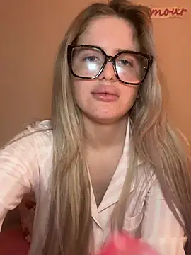 Holly-Glamour online show from 02-06-26, 04:28