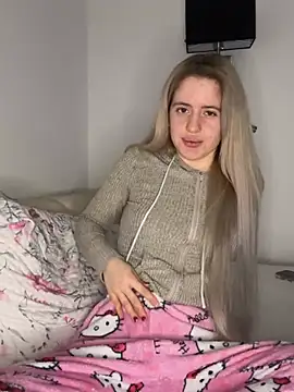 Holly-Glamour online show from 02-26-26, 11:48