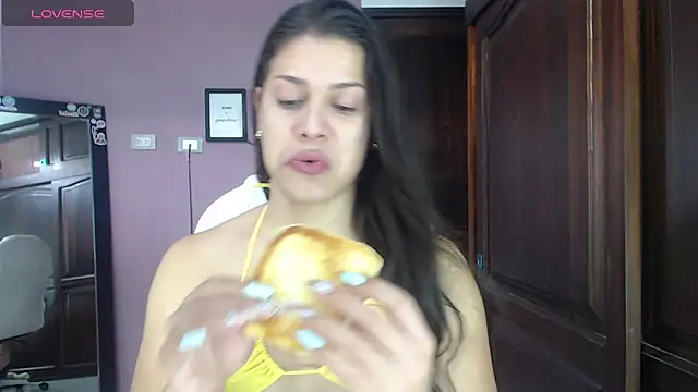 Luciana Ortiz1 online show from 12-19-24, 03:52