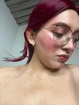 Snapshot of VioletPearson chatting on 05-29-26, 01:31 VioletPearson online show from 05-29-26, 01:31