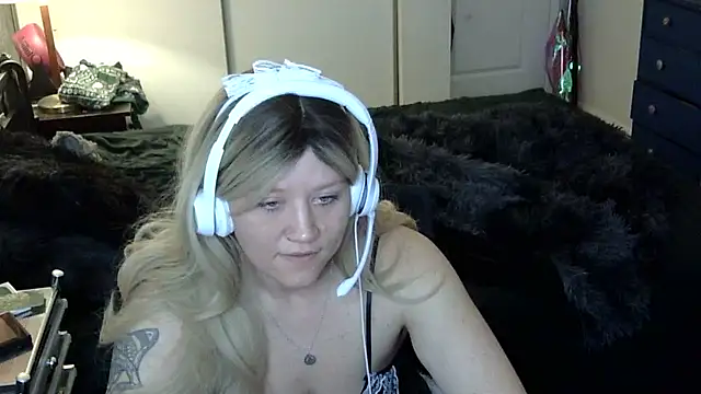 Snapshot of ziggyspice chatting on 01-12-25, 07:11 ziggyspice online show from 01-12-25, 07:11