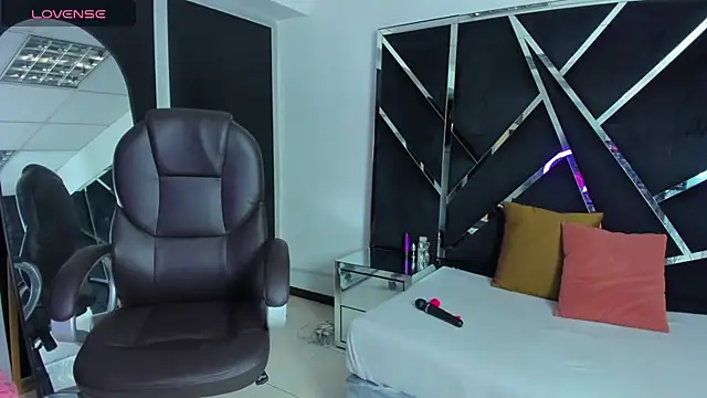 Snapshot of Ivanna18_x chatting on 09-14-25, 03:27 Ivanna18 x online show from 09-14-25, 03:27