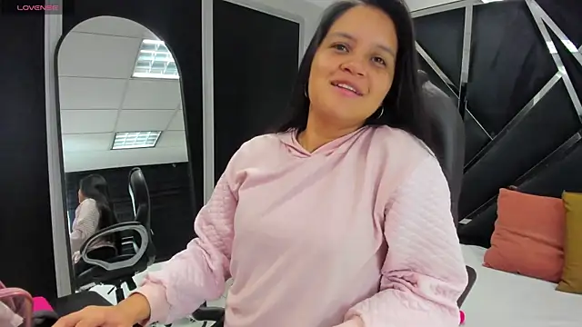 Snapshot of Ivanna18_x chatting on 09-20-25, 03:29 Ivanna18 x online show from 09-20-25, 03:29