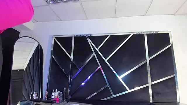 Snapshot of Ivanna18_x chatting on 10-17-25, 03:31 Ivanna18 x online show from 10-17-25, 03:31