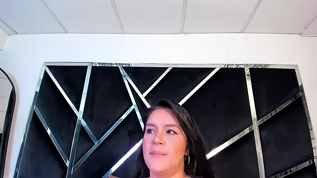 Snapshot of Ivanna18_x chatting on 10-26-25, 03:56 Ivanna18 x online show from 10-26-25, 03:56