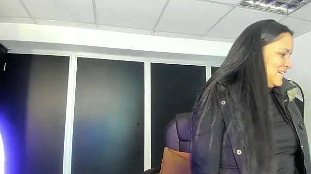 Snapshot of Ivanna18_x chatting on 10-28-25, 03:54 Ivanna18 x online show from 10-28-25, 03:54