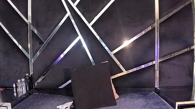 Snapshot of Ivanna18_x chatting on 11-15-25, 03:37 Ivanna18 x online show from 11-15-25, 03:37