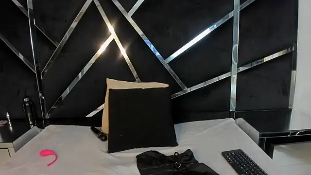 Snapshot of Ivanna18_x chatting on 11-20-25, 04:12 Ivanna18 x online show from 11-20-25, 04:12