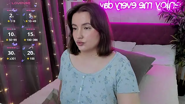 Snapshot of FeralPeach chatting on 10-05-25, 04:55 FeralPeach online show from 10-05-25, 04:55