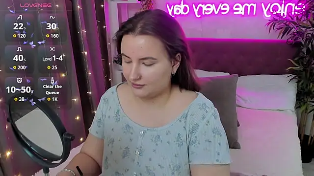 Snapshot of FeralPeach chatting on 10-19-25, 04:24 FeralPeach online show from 10-19-25, 04:24