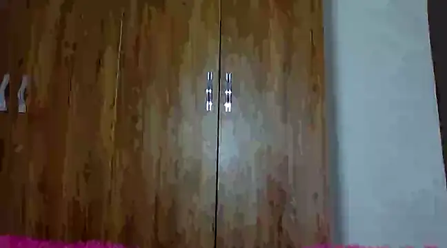 Snapshot of Rose_berry chatting on 02-20-25, 05:33 Rose berry online show from 02-20-25, 05:33