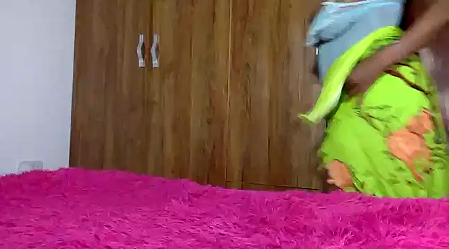 Snapshot of Rose_berry chatting on 02-21-25, 07:21 Rose berry online show from 02-21-25, 07:21