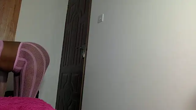 Snapshot of Rose_berry chatting on 02-28-25, 03:26 Rose berry online show from 02-28-25, 03:26