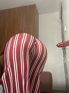 Snapshot of Rose_berry chatting on 09-21-25, 06:20 Rose berry online show from 09-21-25, 06:20