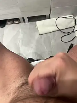 Snapshot of -Manu-85 chatting on 11-25-25, 08:20 -Manu-85 online show from 11-25-25, 08:20